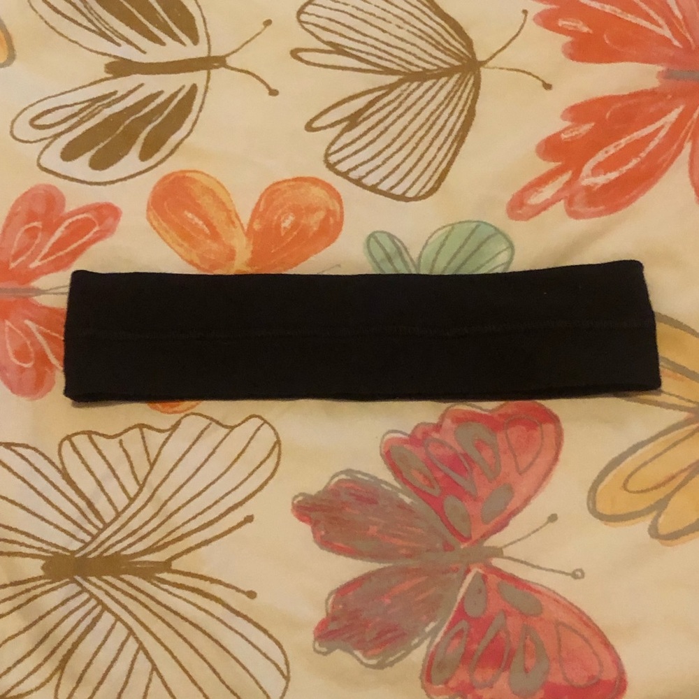 Black lululemon headband